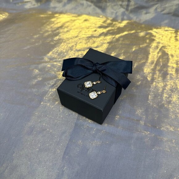 APM Monaco Eclat Gold Square Earrings - Picture 5 of 6